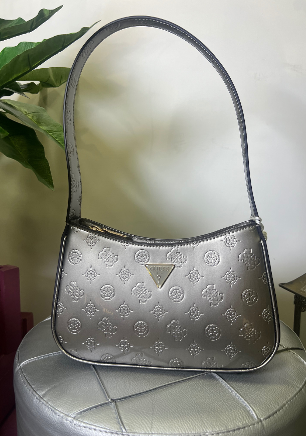 Guess Arena logo vernice Guess Arena logo vernice