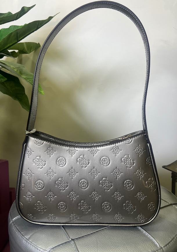 Guess Arena logo vernice Guess Arena logo vernice