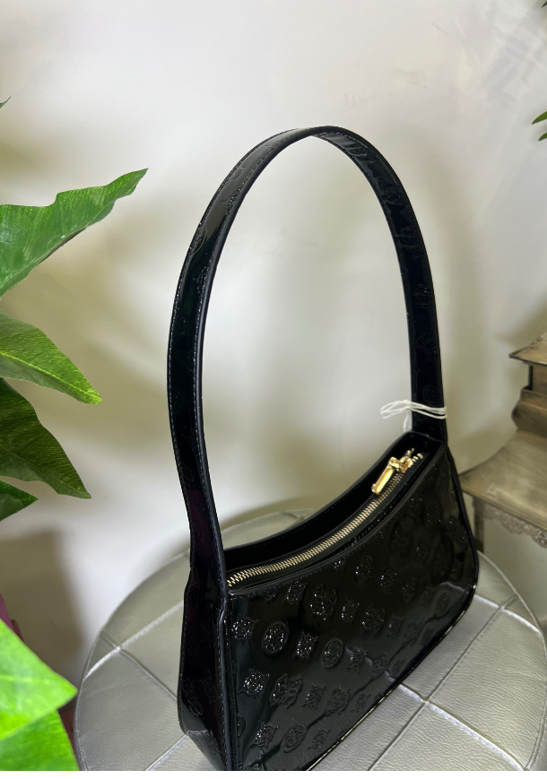 Guess Arena logo vernice Guess Arena logo vernice